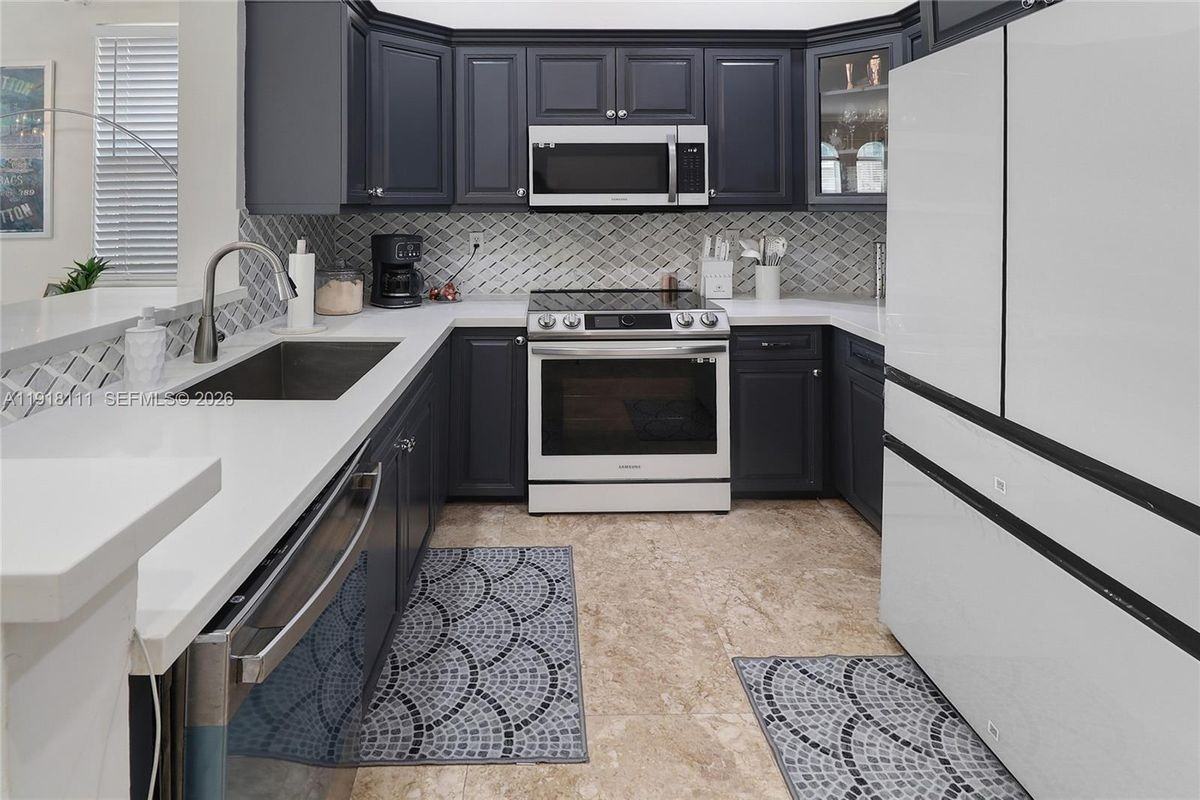 601 Ne 11th St - Photo 7 of 9