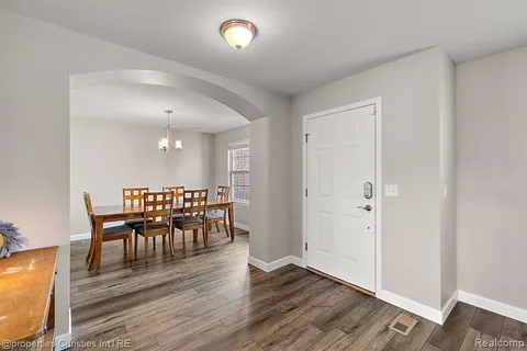 61171 Saddlecreek Dr - Photo 2 of 50