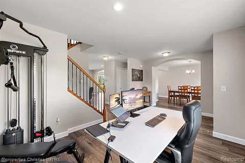 61171 Saddlecreek Dr - Photo 3 of 50