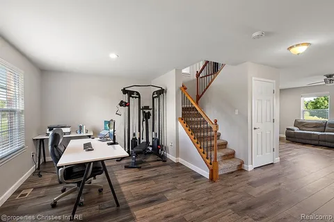 61171 Saddlecreek Dr - Photo 4 of 50