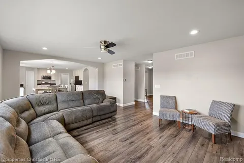 61171 Saddlecreek Dr - Photo 7 of 50