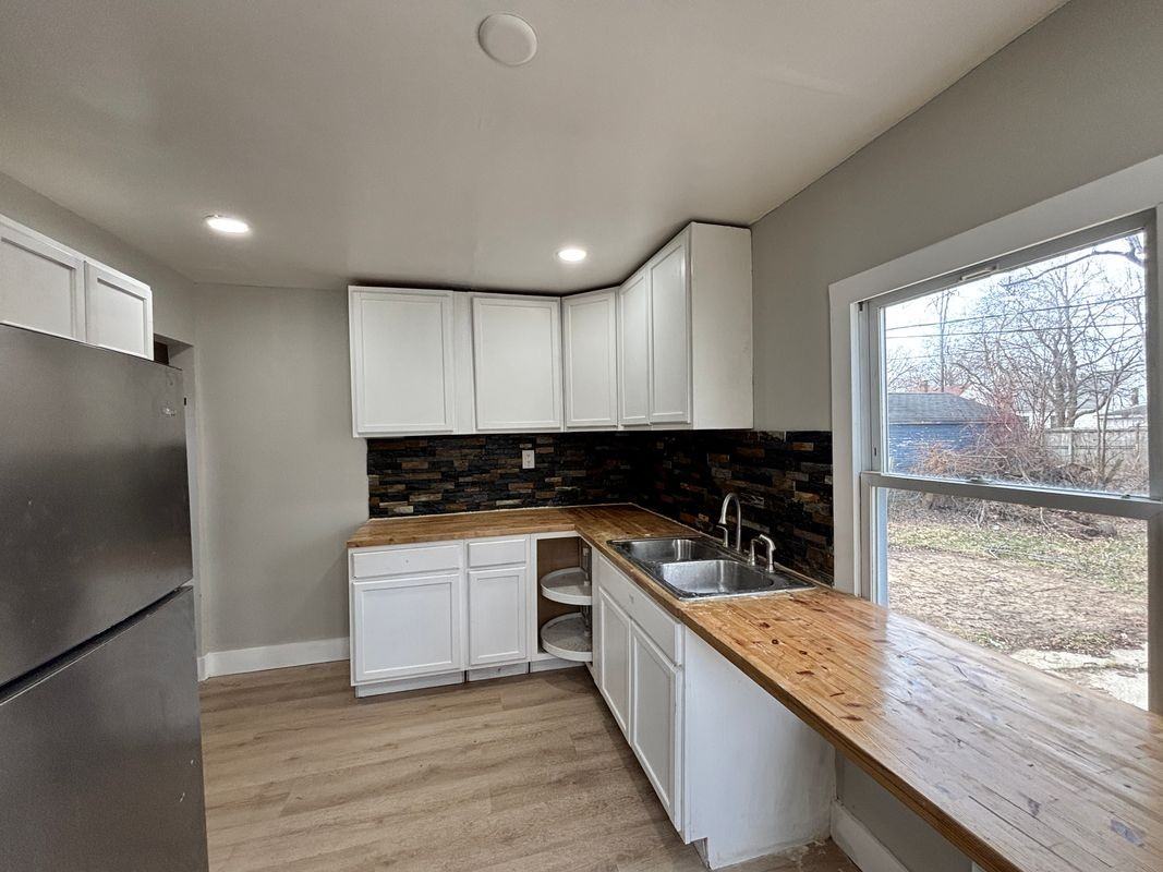20245 Archdale St - Photo 2 of 11