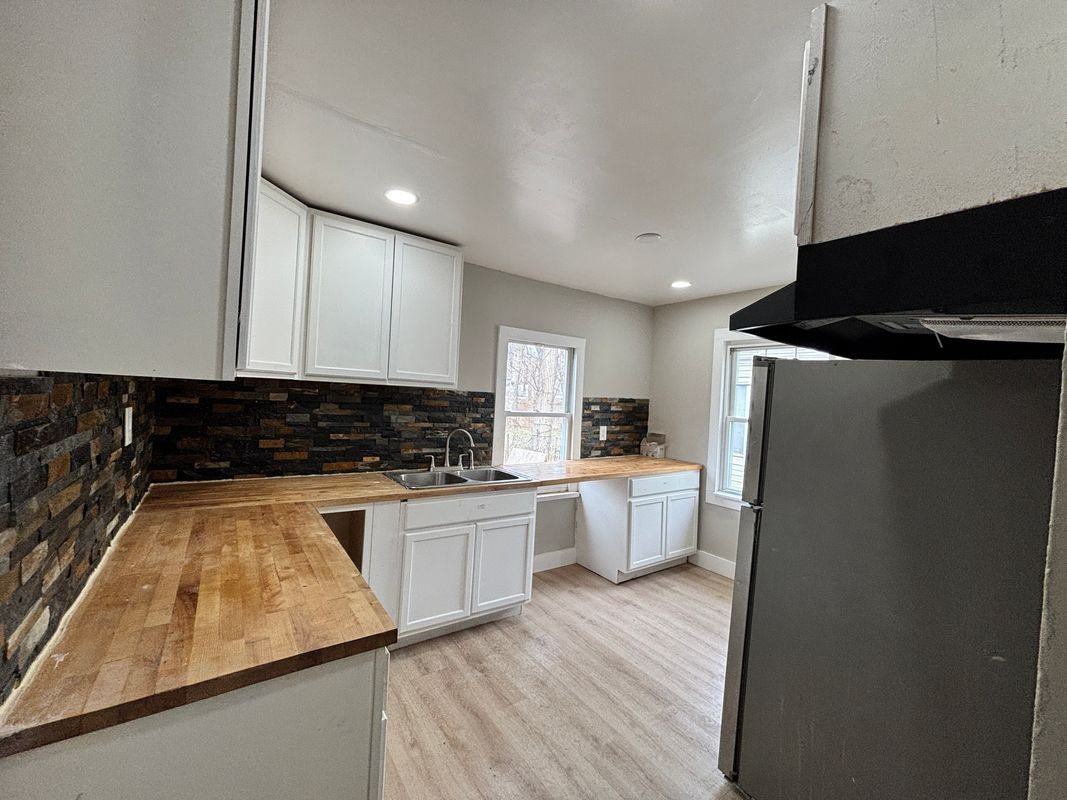 20245 Archdale St - Photo 3 of 11
