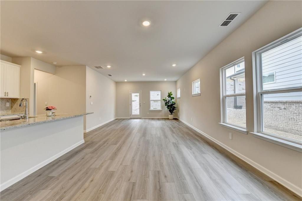 2357 Whitworth St - Photo 4 of 50