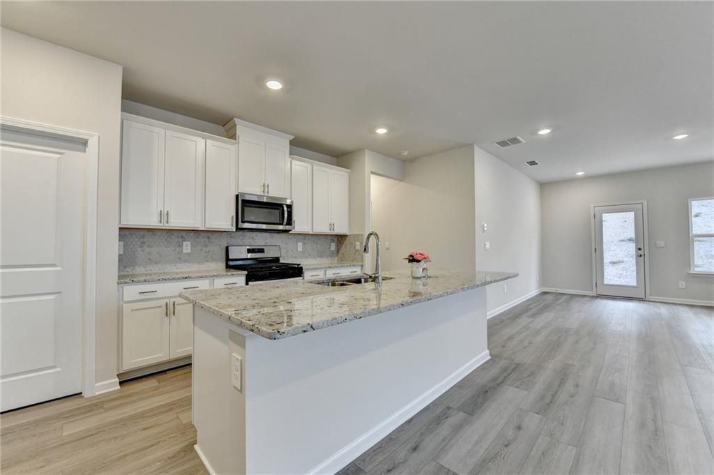 2357 Whitworth St - Photo 6 of 50