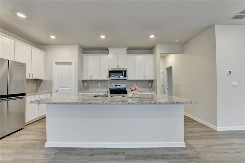 2357 Whitworth St - Photo 7 of 50