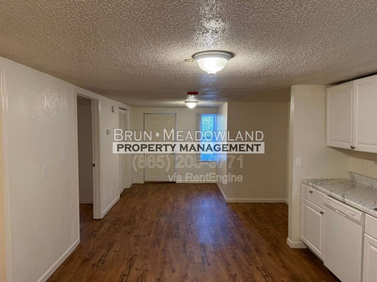 502 E Red Bud Rd - Photo 3 of 10