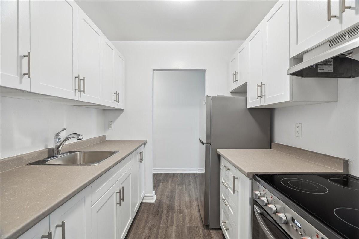 401 Main Street East - Photo 3 of 7