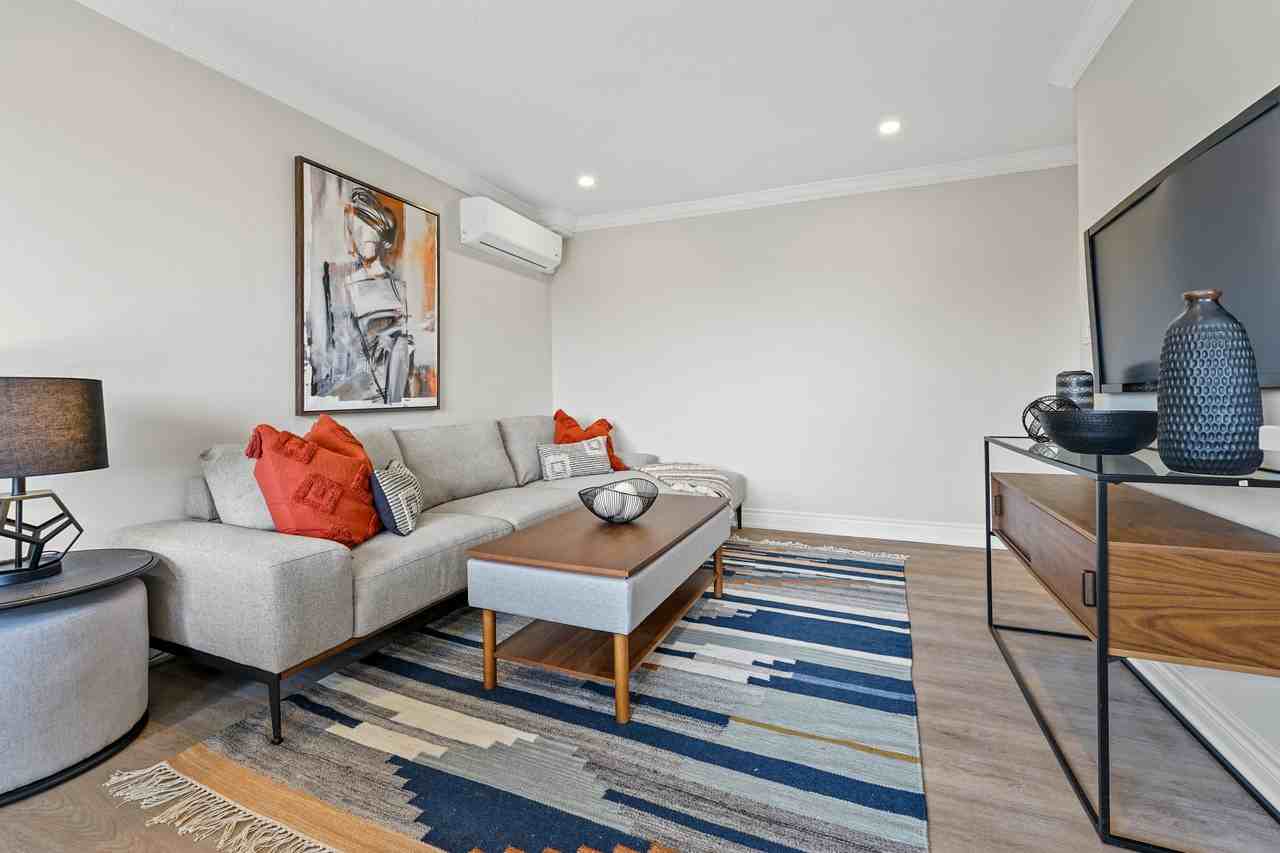 45 Charlton Avenue West - Photo 3 of 7