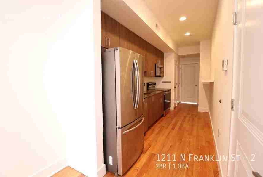 1211 N Franklin St #2 - Photo 3 of 7