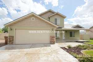 featured image of 4522 Sarah Loop