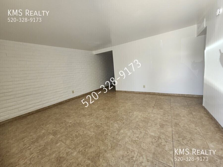 6711 E Hawk Dr - Photo 2 of 25