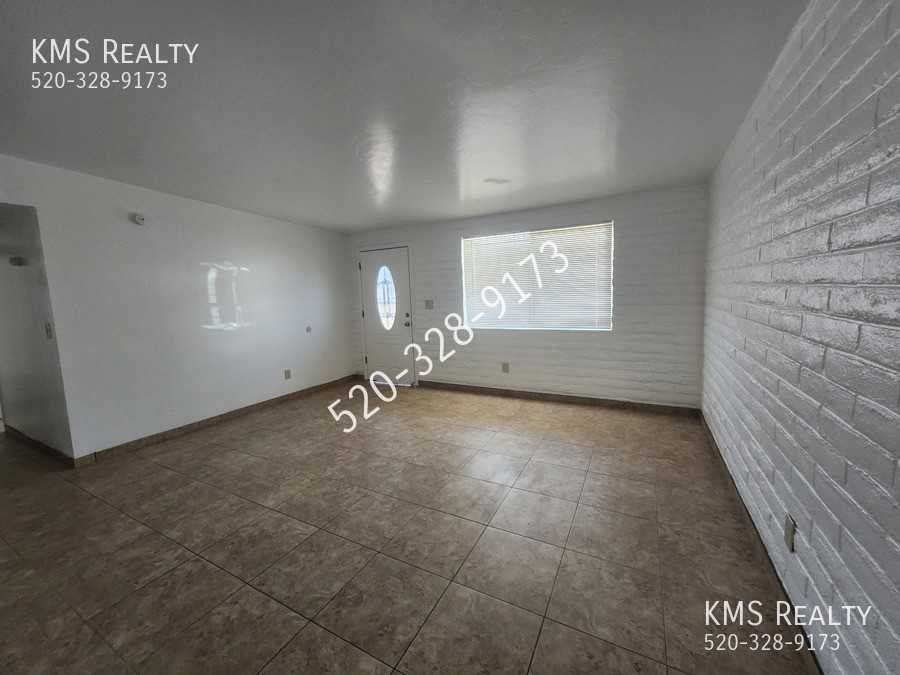 6711 E Hawk Dr - Photo 3 of 25