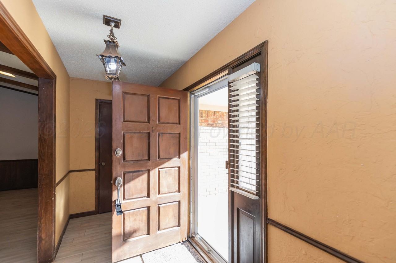 5314 Briar St - Photo 5 of 37