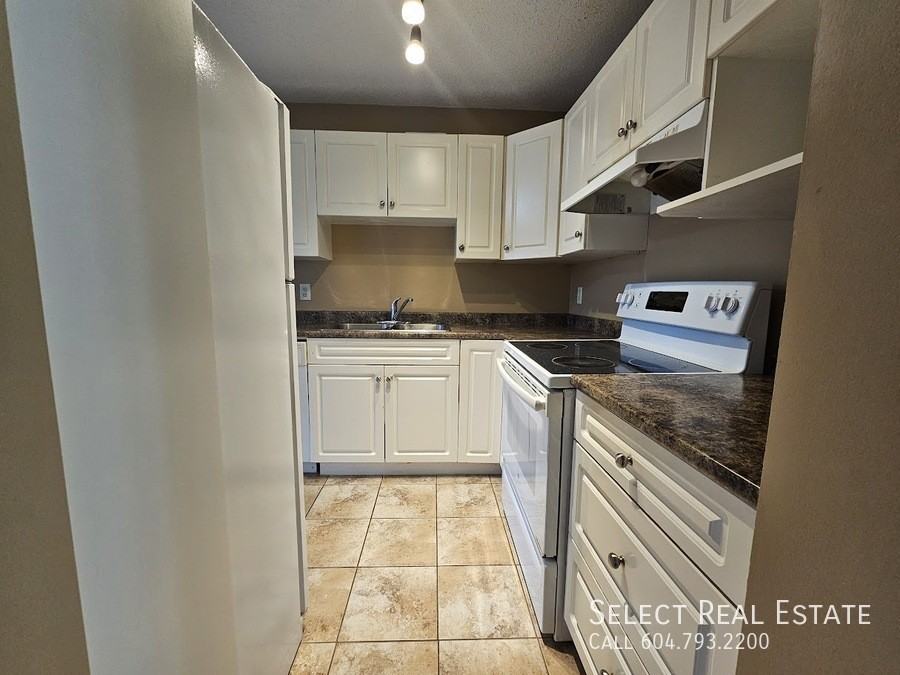46260 Harford St #8 - Photo 5 of 18