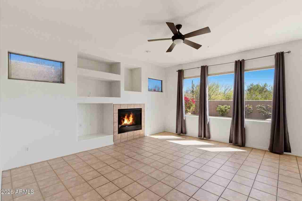 9331 E Mark Ln - Photo 4 of 26