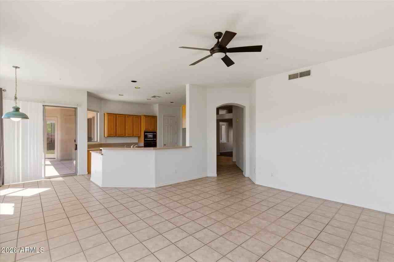 9331 E Mark Ln - Photo 6 of 26