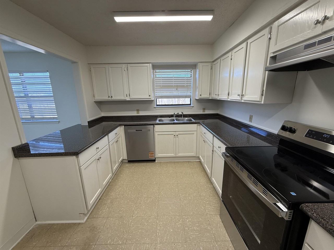 208 Diplomat Way - Photo 3 of 15