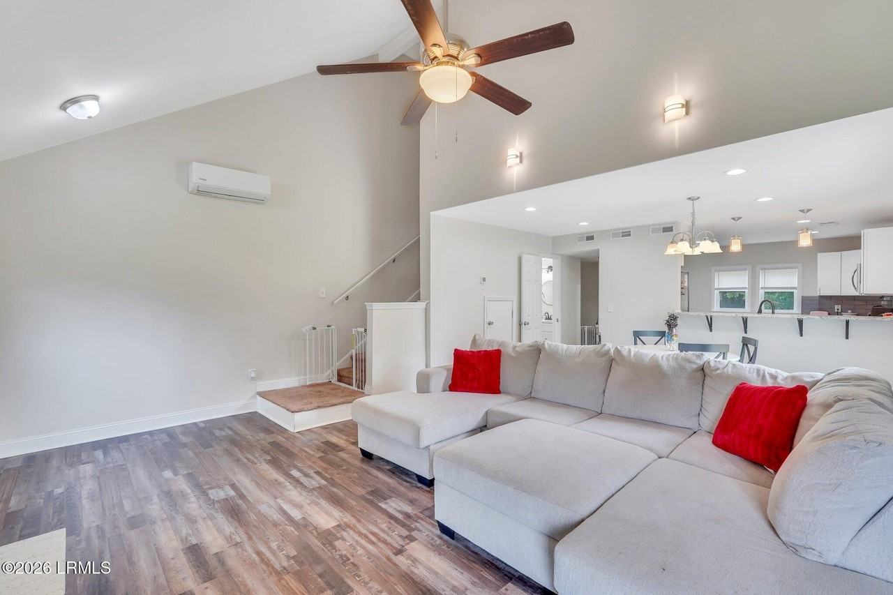 715 Sunset Cir - Photo 3 of 17