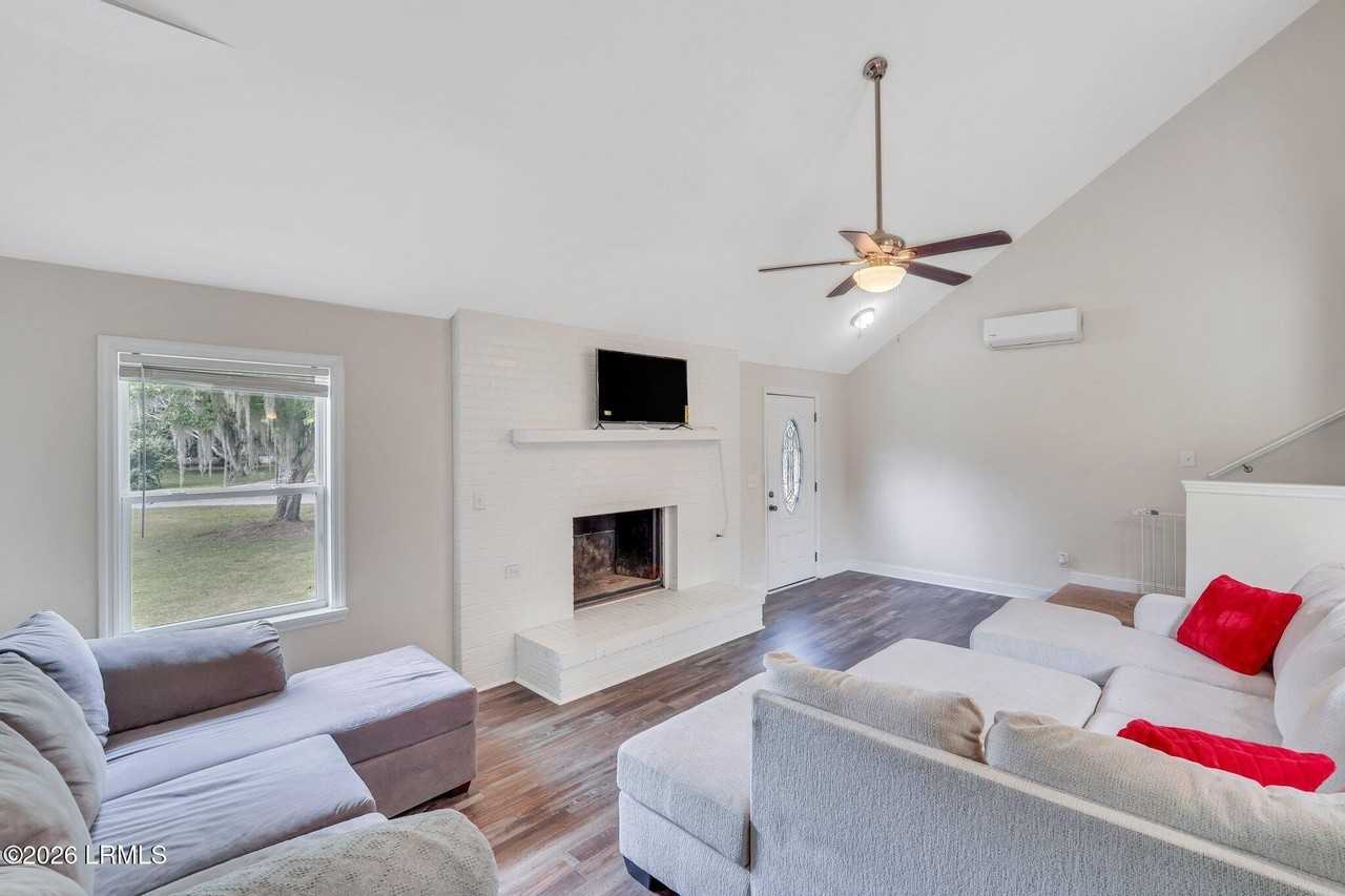 715 Sunset Cir - Photo 4 of 17