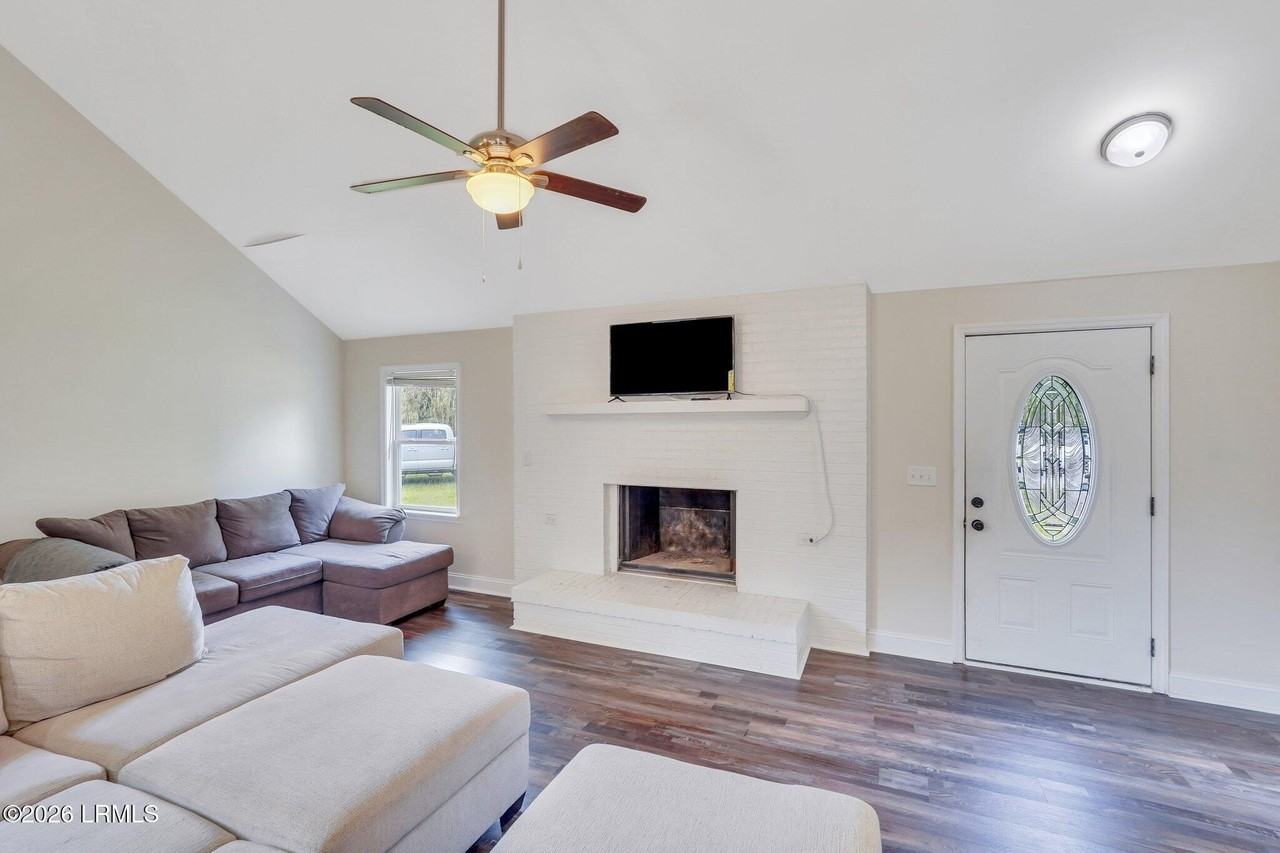 715 Sunset Cir - Photo 5 of 17