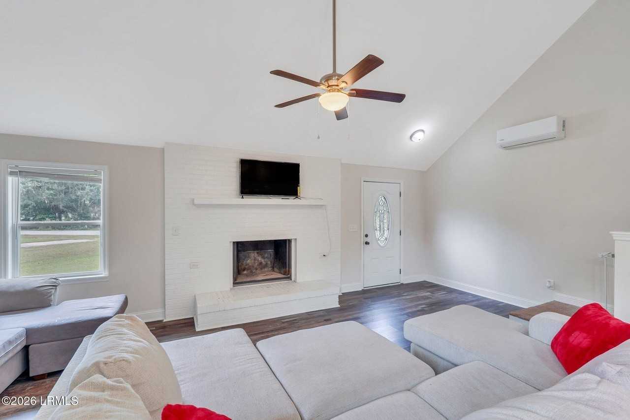 715 Sunset Cir - Photo 6 of 17