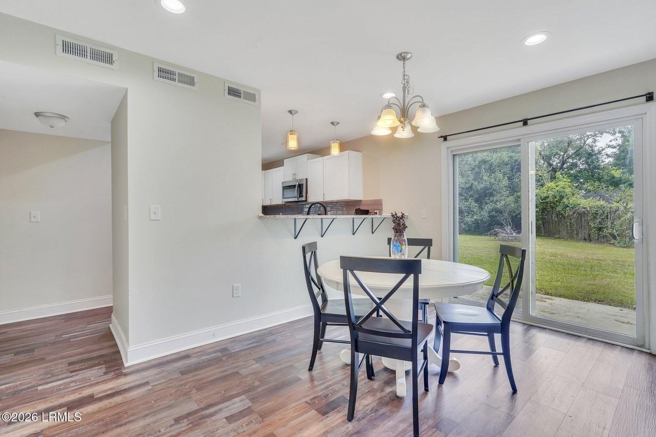 715 Sunset Cir - Photo 7 of 17