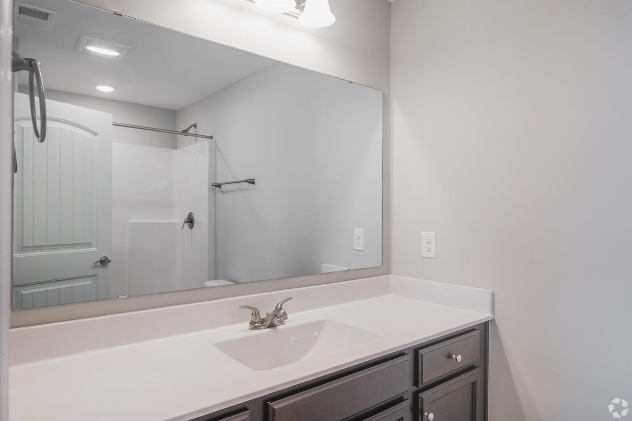 755 Charter Dr - Photo 4 of 8