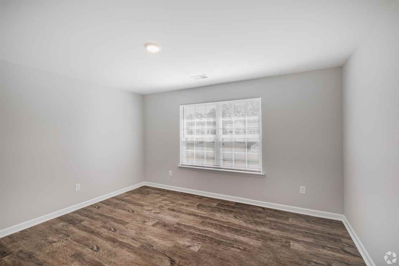 755 Charter Dr - Photo 5 of 8