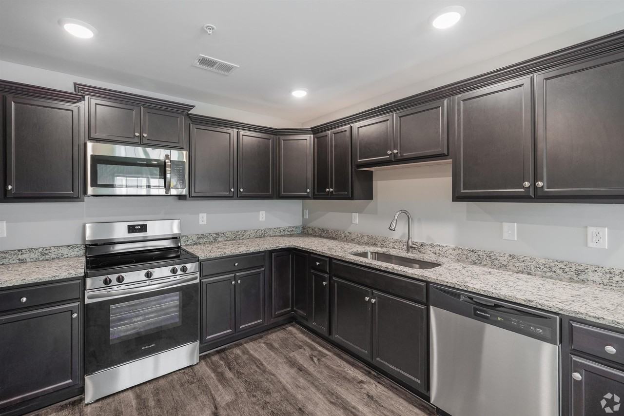 755 Charter Dr - Photo 7 of 8