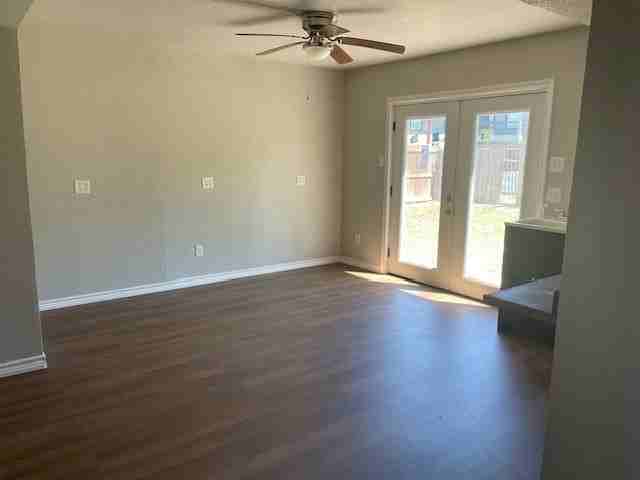 1070 Golden Gate Cir - Photo 5 of 6