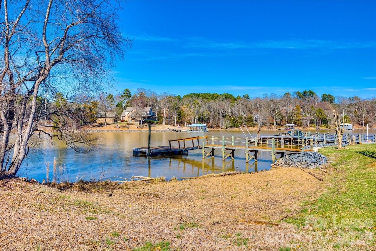 1739 Old Clay Hill Rd - Photo 3 of 31