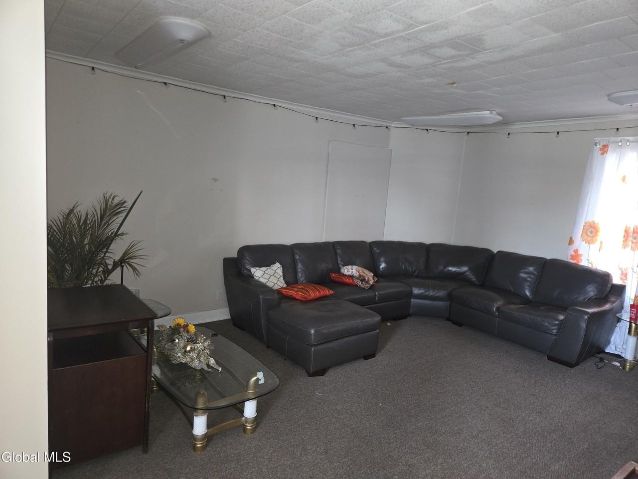 318 Ridge St Unit C - Photo 3 of 9