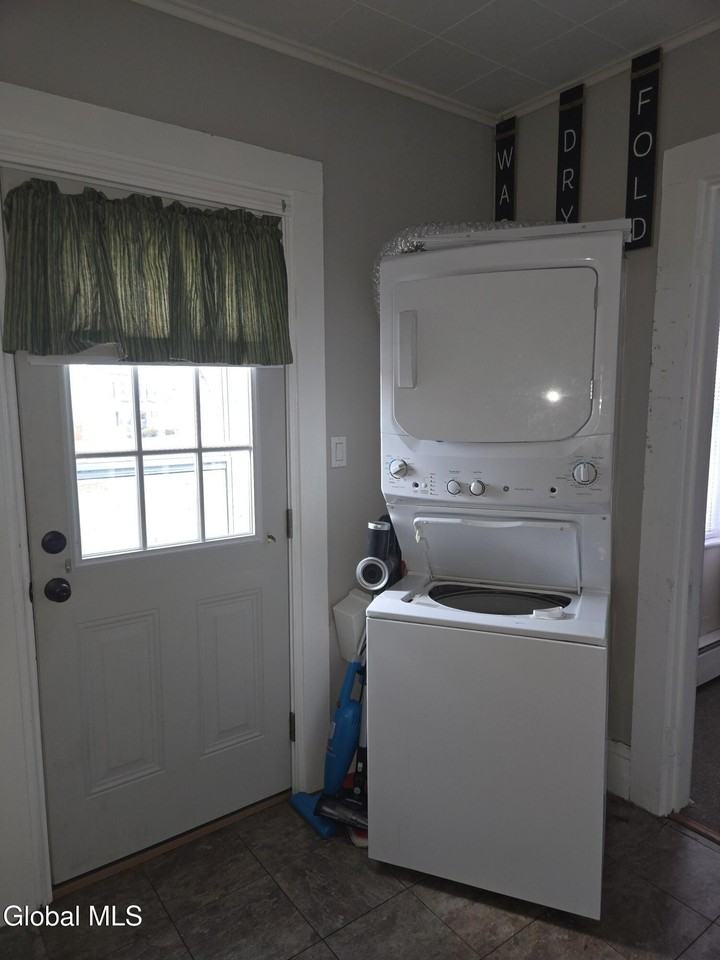 318 Ridge St Unit C - Photo 5 of 9