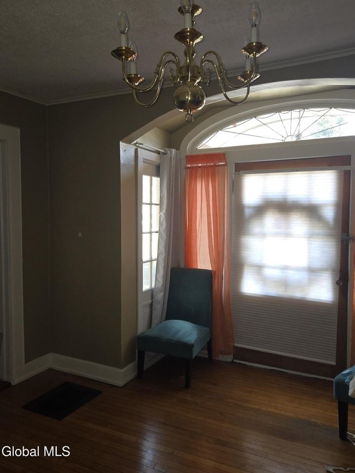 318 Ridge St Unit C - Photo 7 of 9