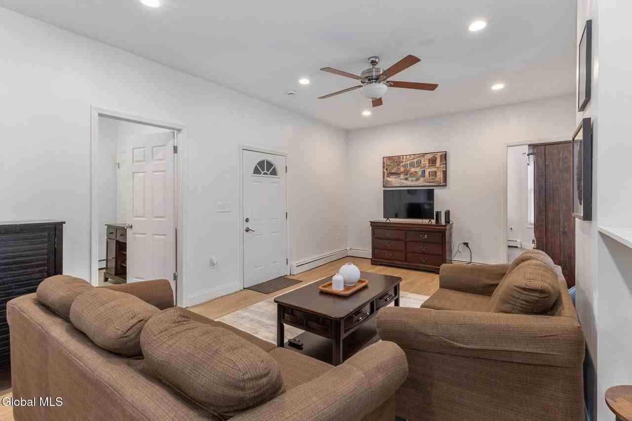 2210 15th St - Photo 3 of 34