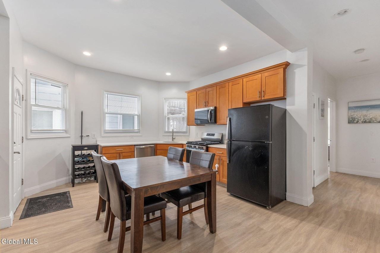 2210 15th St - Photo 5 of 34