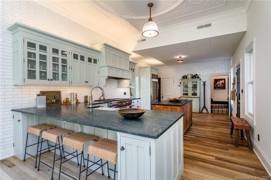 49 Christian St - Photo 7 of 40