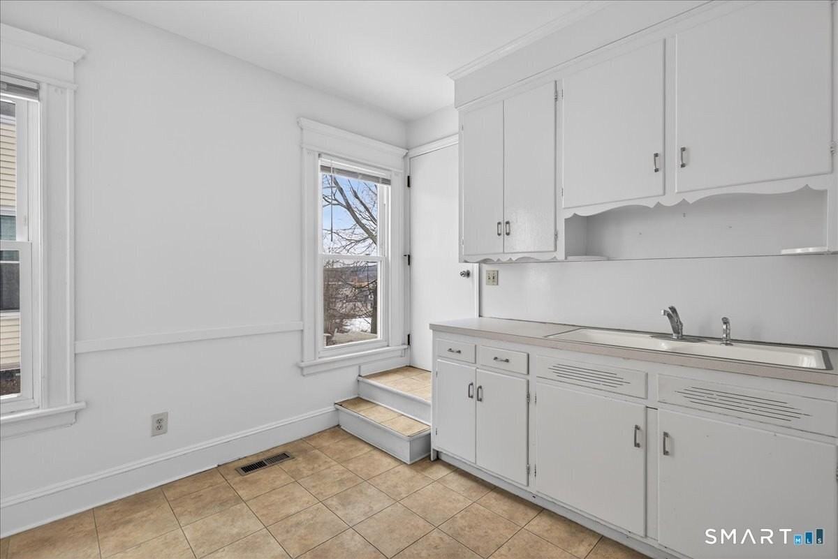 227 Olivia St Apt 1st - Photo 3 of 21