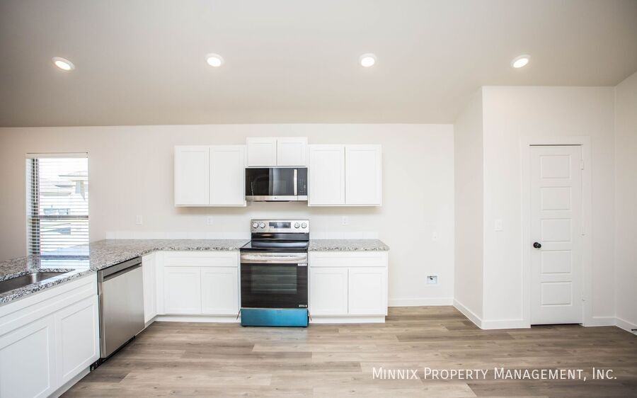 2129 Langford Ave - Photo 5 of 40