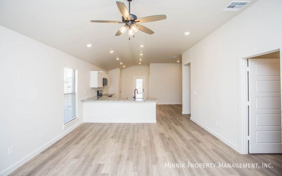 2129 Langford Ave - Photo 6 of 40