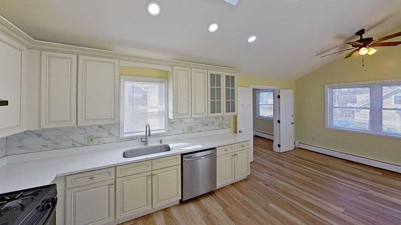 52 Rockefeller Street #2 - Photo 2 of 11