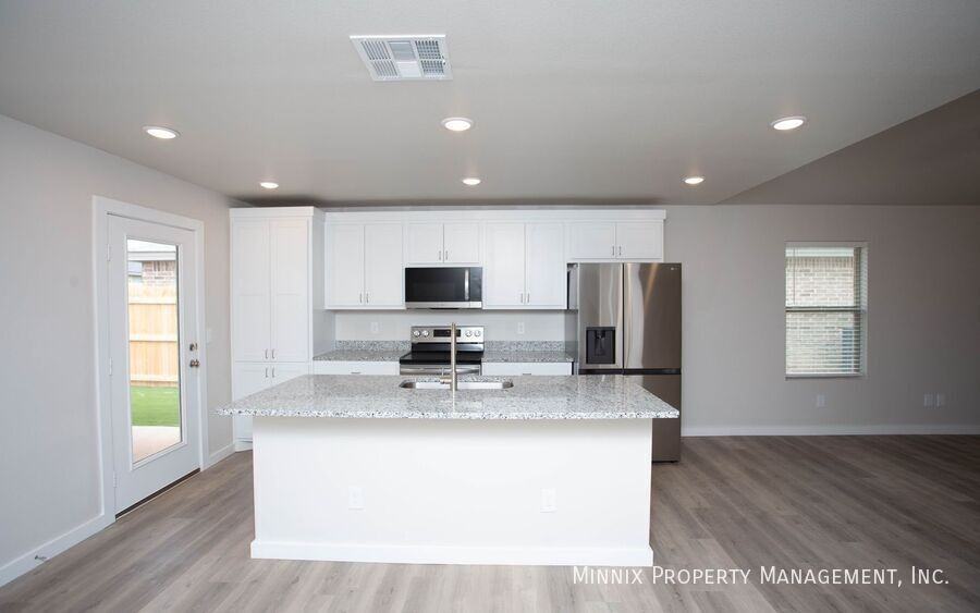 310 E 77th St - Photo 3 of 32