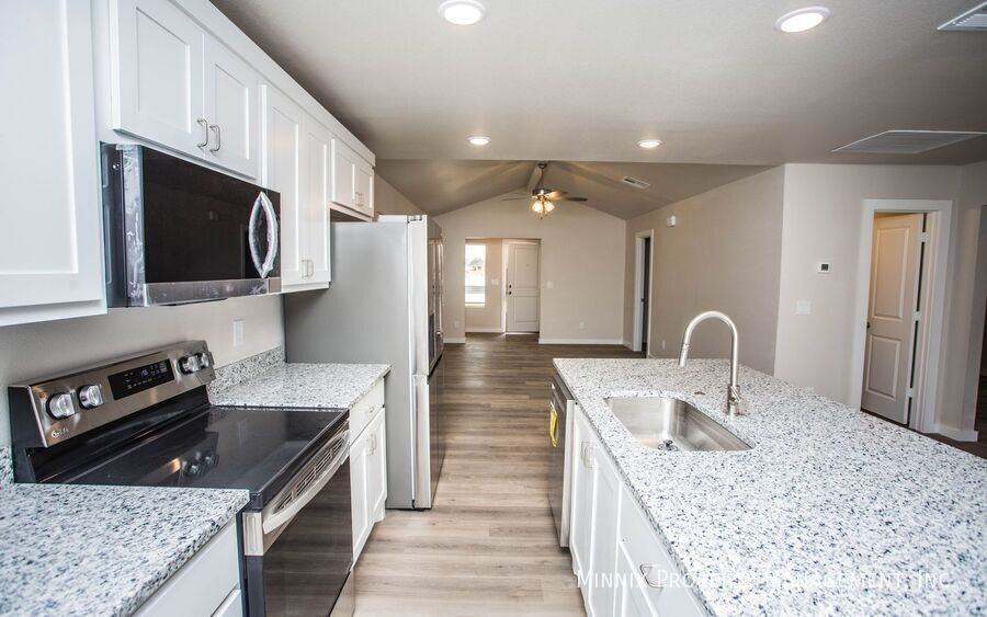 310 E 77th St - Photo 4 of 32