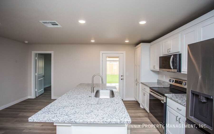 310 E 77th St - Photo 5 of 32