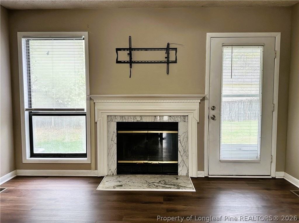 1542 Londonderry Pl - Photo 4 of 15