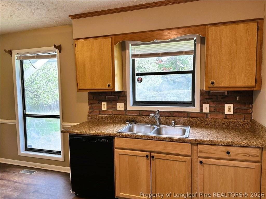 1542 Londonderry Pl - Photo 5 of 15