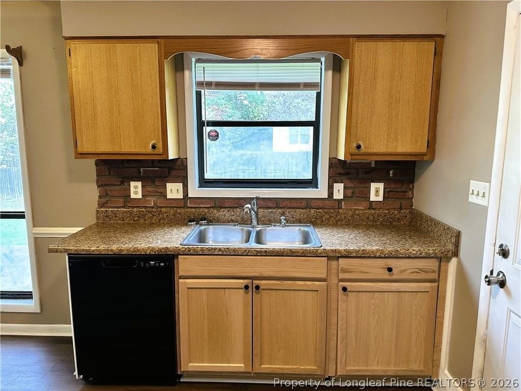 1542 Londonderry Pl - Photo 6 of 15