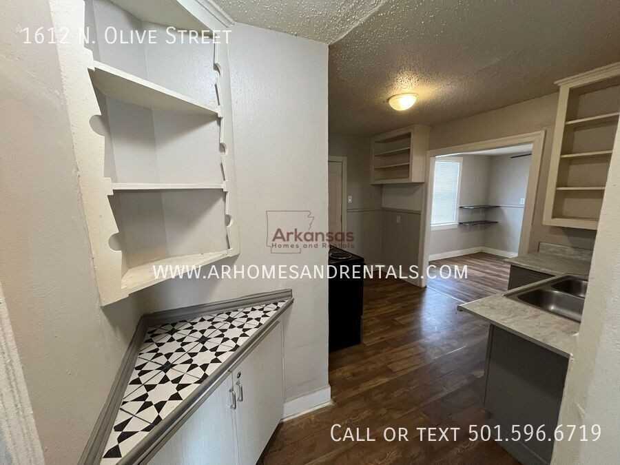 1612 N Olive St - Photo 6 of 12