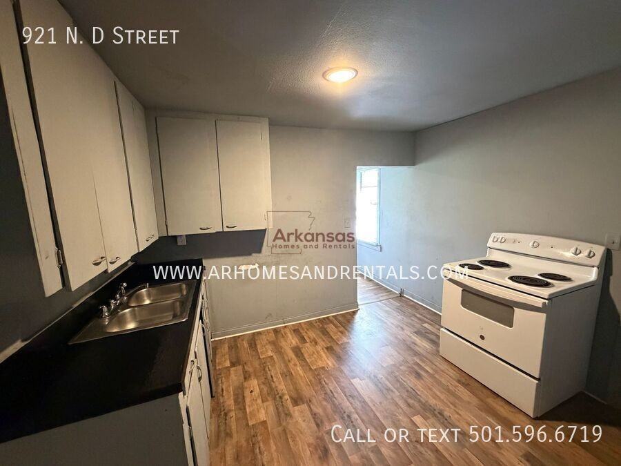 921 N D St - Photo 4 of 9